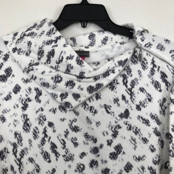 NWT Vince Camuto Snake Silhouettes Top-Size Small - Picture 7 of 7